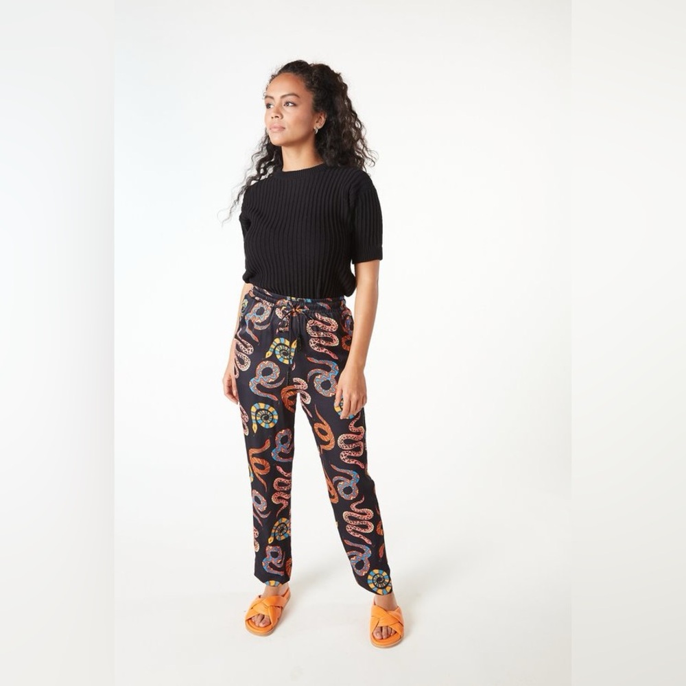 FARM Rio Black Straight-Leg Snake Print Pants with Multicolor Motifs - Picture 5 of 15
